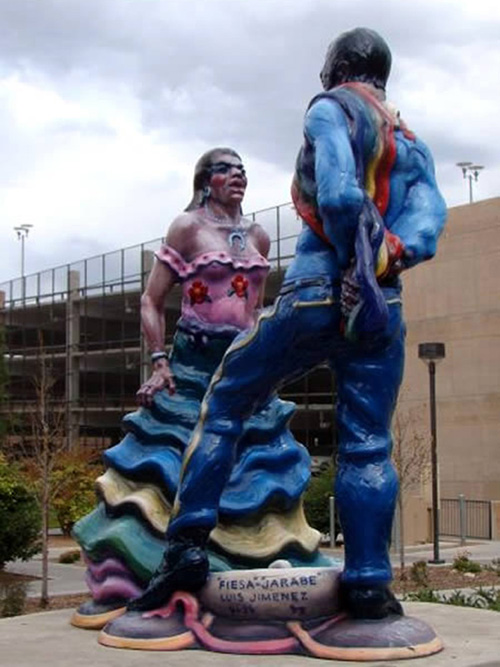 Bức tượng cặp đôi vũ công của tác giả Luis Jimenez dựng tại Đại học New Mexico.